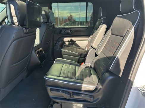 Used 2025 GMC Yukon XL AT4 Ultimate image 15