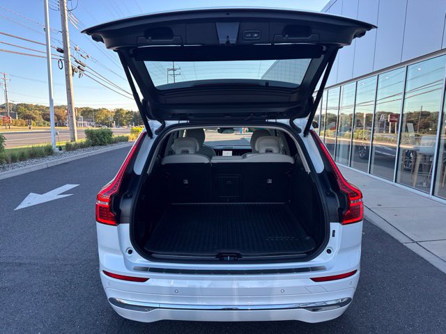 Used 2023 Volvo XC60 B5 Ultimate w/ Climate Package AWD/4WD image 11