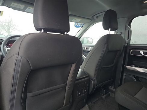 Certified 2024 Ford Explorer XLT image 30