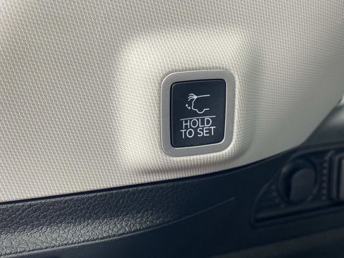 Certified 2023 Jeep Grand Cherokee Laredo w/ Luxury Tech Group I image 6