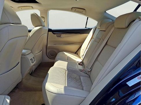 Used 2014 Lexus ES 350 w/ Luxury Package FWD image 8