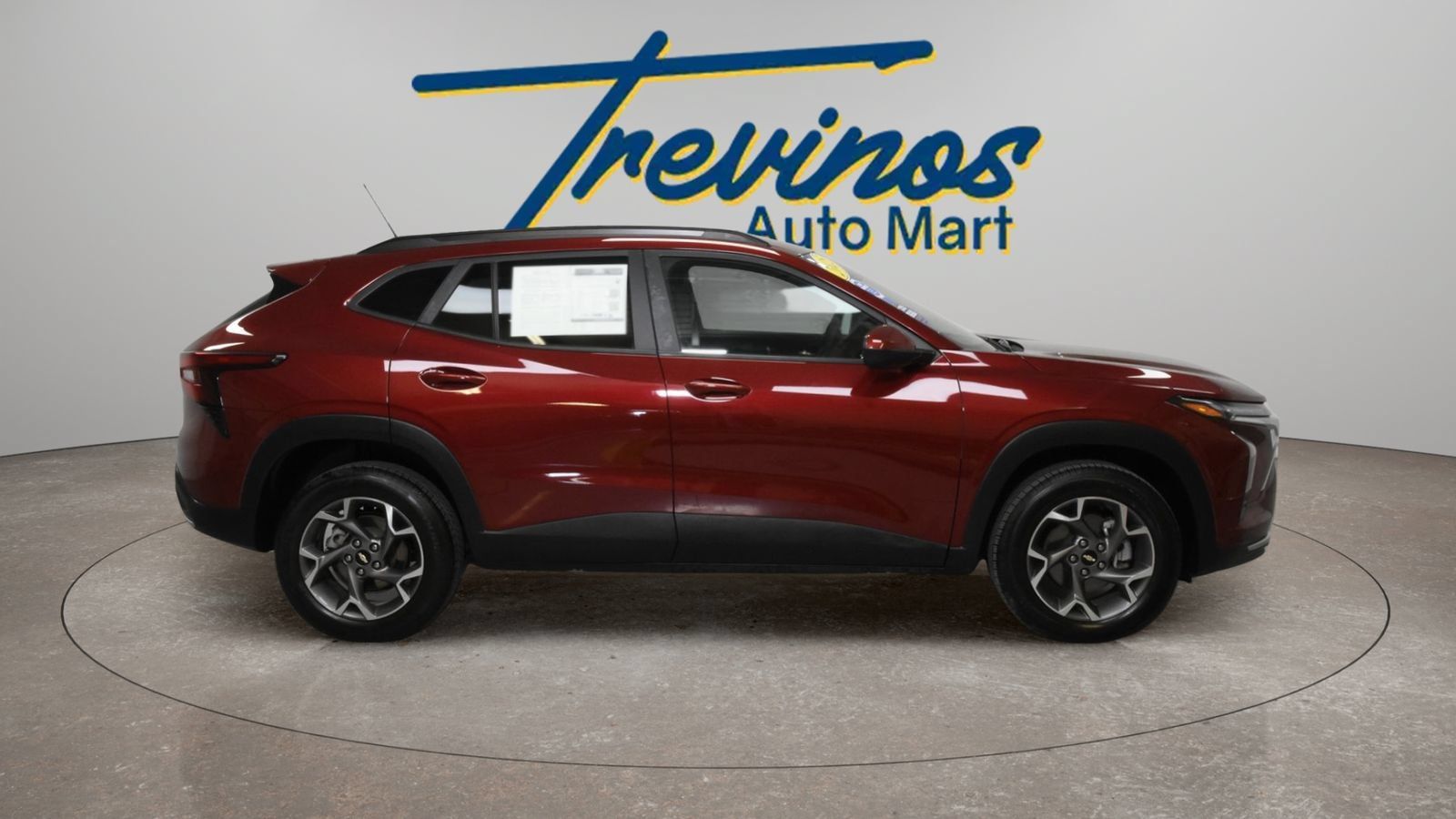Used 2025 Chevrolet Trax LT FWD image 5
