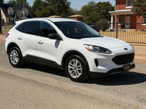 Used 2022 Ford Escape SE FWD image 2