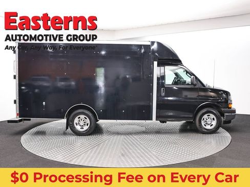 Used 2017 Chevrolet Express 3500 RWD image 4