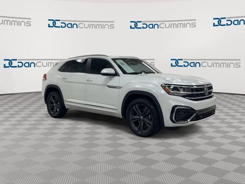 Used 2022 Volkswagen Atlas Cross Sport SEL R-Line AWD/4WD image 2