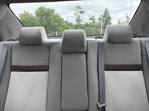 Used 2014 Toyota Camry LE FWD image 19