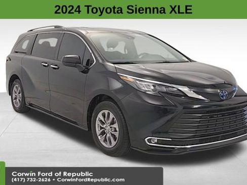 Used 2024 Toyota Sienna XLE image 1