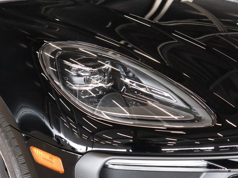 Used 2026 Porsche Macan image 29