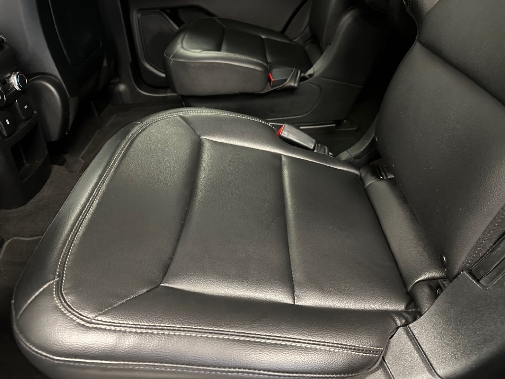 Used 2020 Ford Explorer XLT w/ Equipment Group 202A AWD/4WD image 18