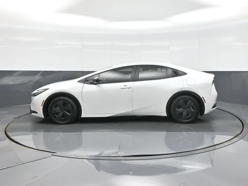 Certified 2024 Toyota Prius Prime FWD image 4