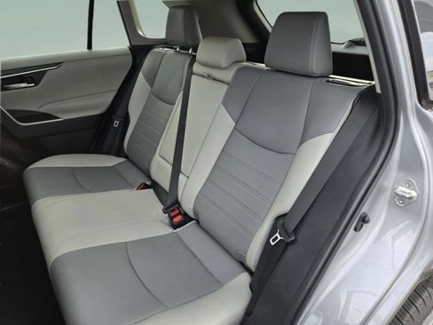 Used 2019 Toyota RAV4 XLE Premium FWD image 12