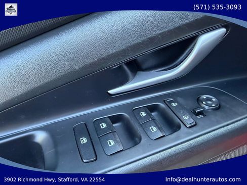 Used 2022 Hyundai Elantra Blue FWD image 16