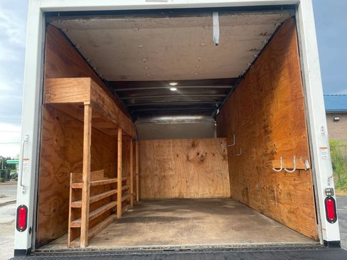 Used 2022 Ford E-350 and Econoline 350 Super Duty w/ Power Windows & Locks Group RWD image 4
