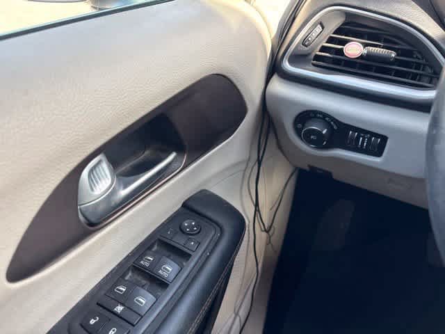 Used 2018 Chrysler Pacifica Touring-L w/ Premium Audio Group FWD image 21