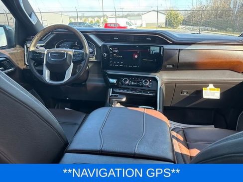 Used 2024 GMC Sierra 1500 Denali w/ Technology Package AWD/4WD image 11