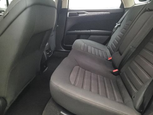 Used 2020 Ford Fusion SE image 18