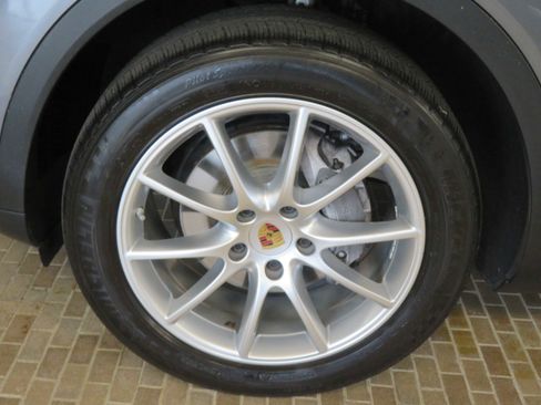 Used 2019 Porsche Cayenne image 7