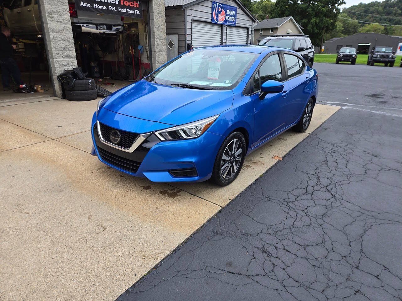Used 2021 Nissan Versa SV FWD image 3