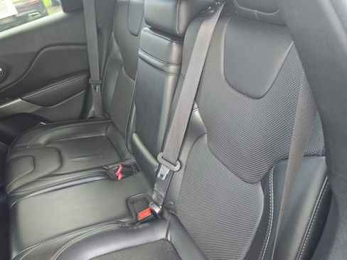 Used 2019 Jeep Cherokee Limited image 13