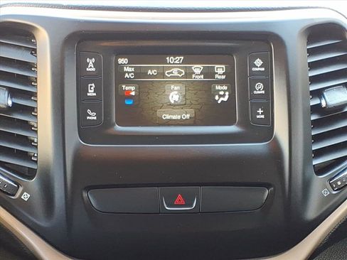 Used 2015 Jeep Cherokee Latitude image 6