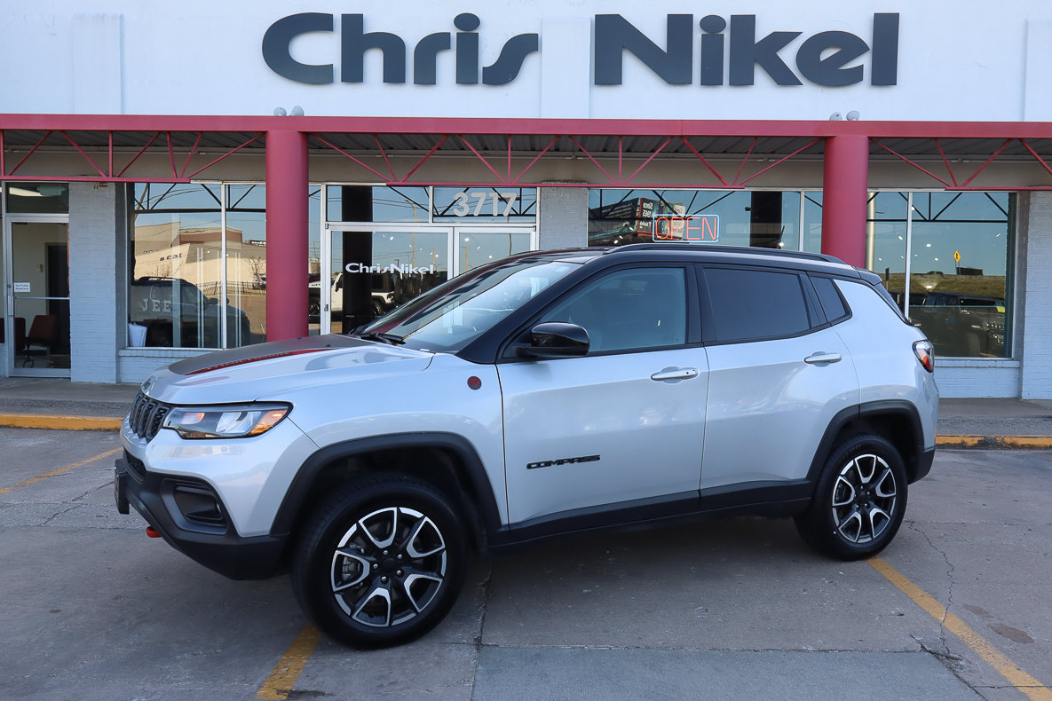 Used 2024 Jeep Compass Trailhawk AWD/4WD image 1