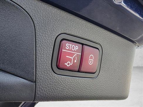 Used 2017 Mercedes-Benz GLC 300 4MATIC image 25