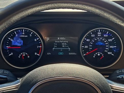 Used 2024 Kia Carnival LX image 5