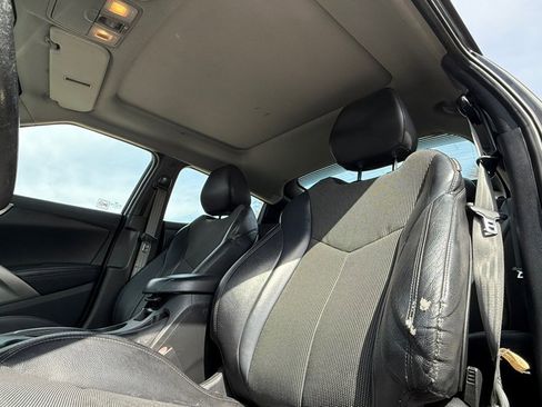 Used 2013 Hyundai Veloster w/ Style Pkg image 17