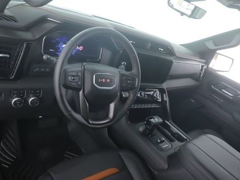 Used 2025 GMC Sierra 1500 AT4 w/ Technology Package AWD/4WD image 17