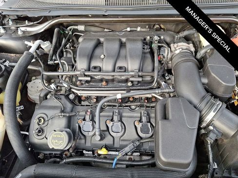 Used 2015 Ford Taurus SEL image 28