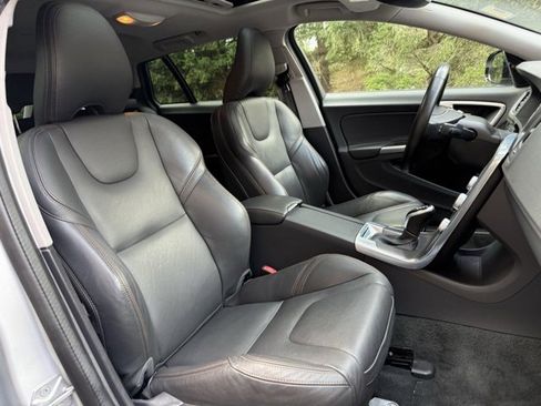Used 2016 Volvo V60 T5 Cross Country Platinum image 12