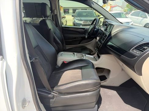 Used 2019 Dodge Grand Caravan SXT FWD image 22