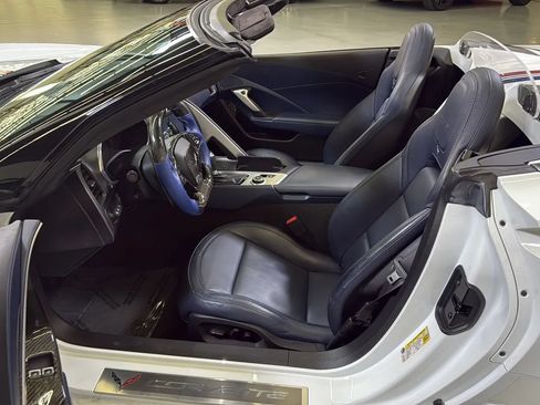 Used 2016 Chevrolet Corvette Z06 w/ 3LZ Preferred Equipment Group RWD image 20