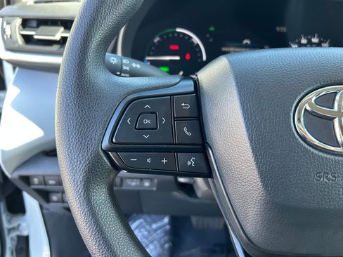 Used 2025 Toyota Sienna LE AWD/4WD image 15