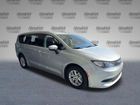 Used 2023 Chrysler Voyager LX FWD image 2