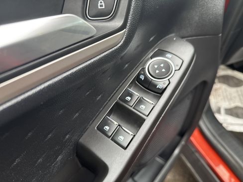 Used 2020 Ford Escape SE image 12