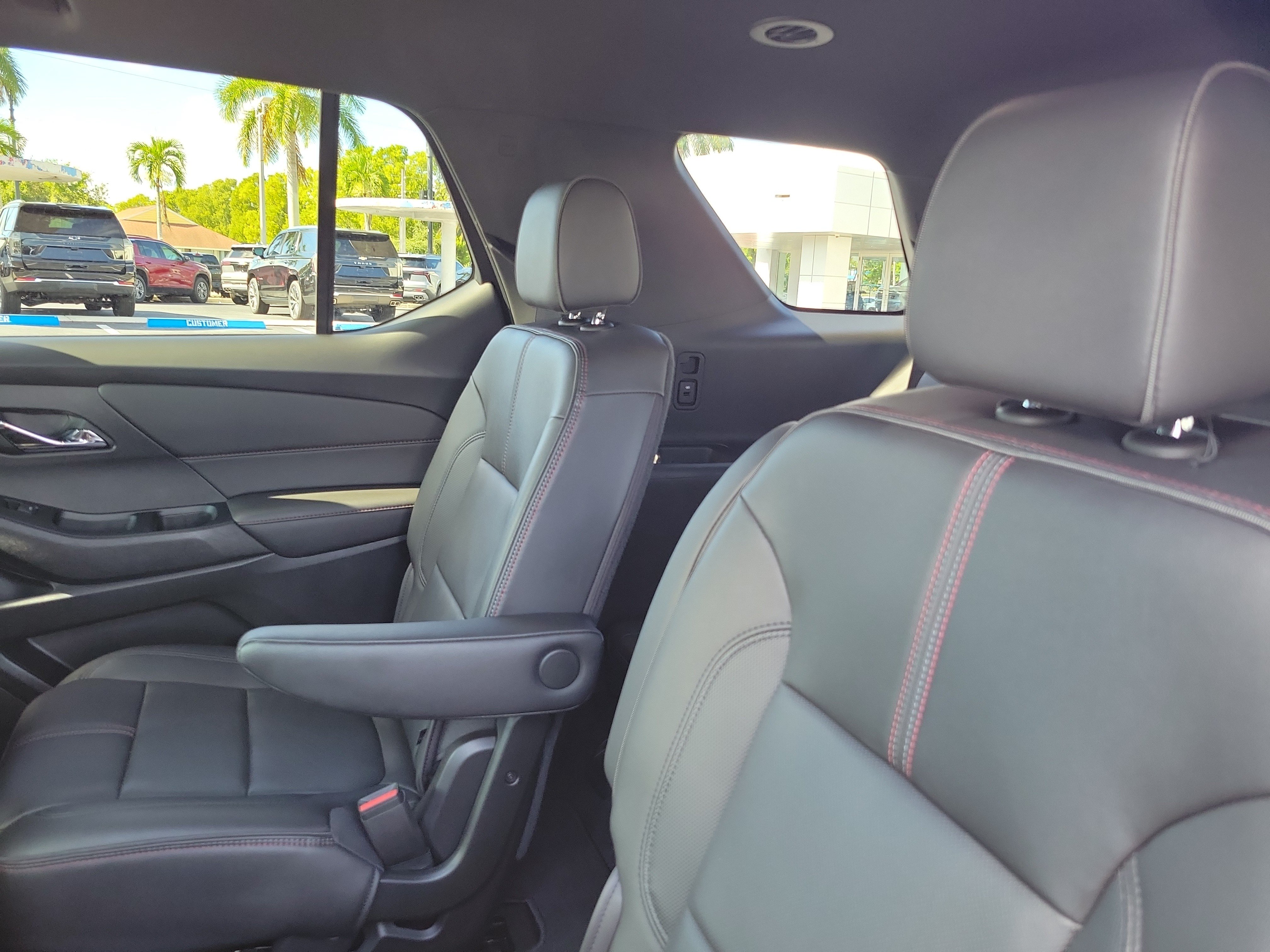 Used 2023 Chevrolet Traverse RS FWD image 10