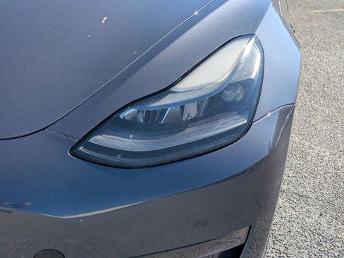 Used 2023 Tesla Model 3 Standard Range image 9