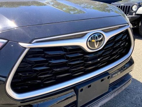 Used 2021 Toyota Highlander XLE FWD image 6