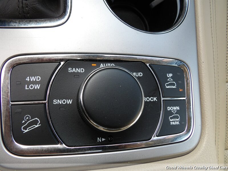 Used 2019 Jeep Grand Cherokee Overland AWD/4WD image 22