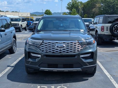 Used 2023 Ford Explorer Platinum w/ Technology Package AWD/4WD image 5