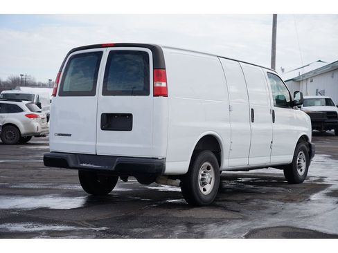 Used 2018 Chevrolet Express 2500 w/ Driver Convenience Package image 3