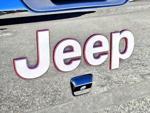 Used 2020 Jeep Gladiator Rubicon image 12