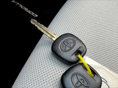 Used 2022 Toyota Corolla L image 13