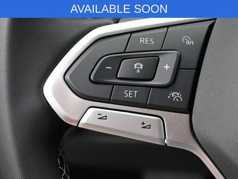 Used 2025 Volkswagen Atlas SE AWD/4WD image 16