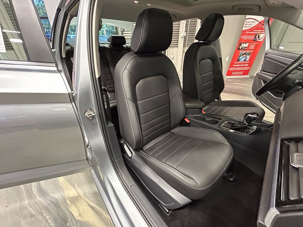 Used 2024 Volkswagen Jetta SE FWD image 4