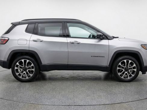Used 2025 Jeep Compass Trailhawk AWD/4WD image 11
