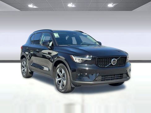 New 2026 Volvo XC40 B5 Plus w/ Climate Package image 7