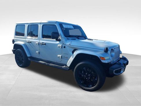 Used 2023 Jeep Wrangler Unlimited Sahara w/ Cold Weather Group AWD/4WD image 7