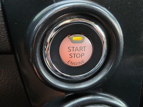 Used 2021 Nissan Titan PRO-4X w/ Pro-4x Convenience Package AWD/4WD image 18